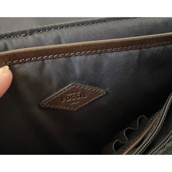 Fossil Messenger Bag in Chocolate Brown Leather, Super Cute, Barely Used - Picture 8 of 14